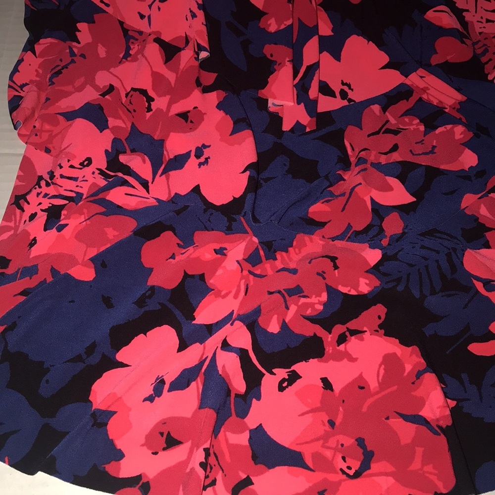 New red floral plus size swimtop - Picture 6 of 11